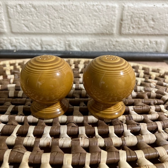 Vintage Fiestaware Ironstone Antique gold salt and pepper shaker set Fiesta 1970 - Picture 2 of 8